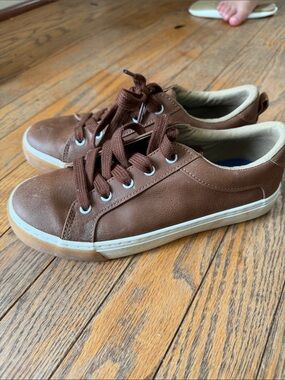 Old Navy Brown Low-Top Lace-Up Sneakers